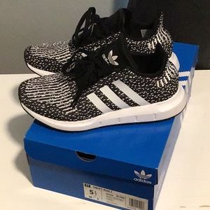 Adidas swift run j kids 5.5 5 1/2 women size 7.5